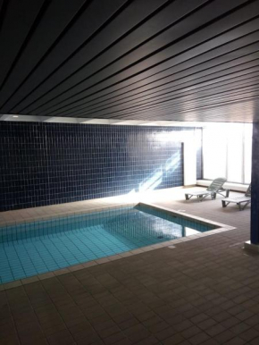 Appartement 2 pieces 40 m2, dans hyper centre, avec piscine au rez de chaussee